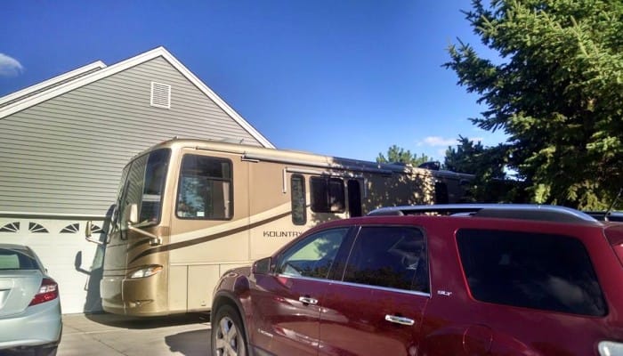 rv-in-driveway