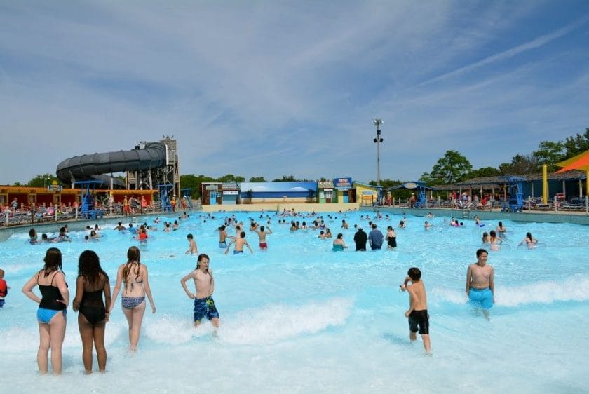 Things To Do In Wisconsin Dells With Kids: Noah's Ark Wave Pool