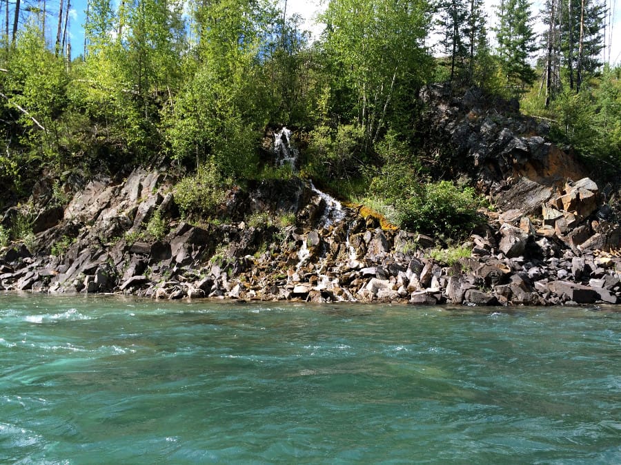 Seeing beautiful scenery when rafting with kids