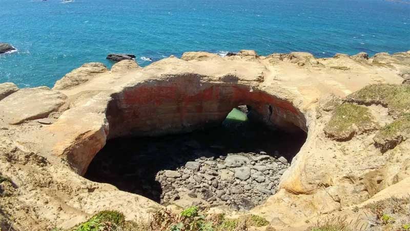 Devil's Punchbowl on the Oregon Coast