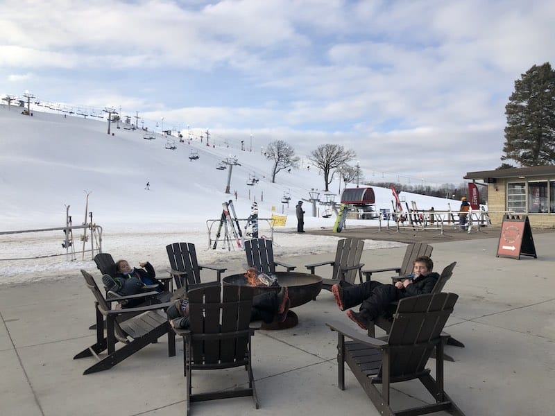 Outside sitting and fireplace by the ski mountain