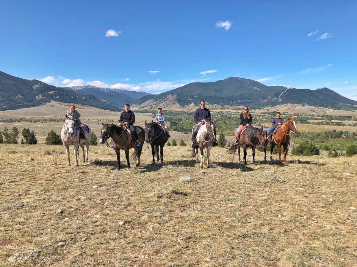 8 Breathtaking THINGS TO DO Near Yellowstone National Park