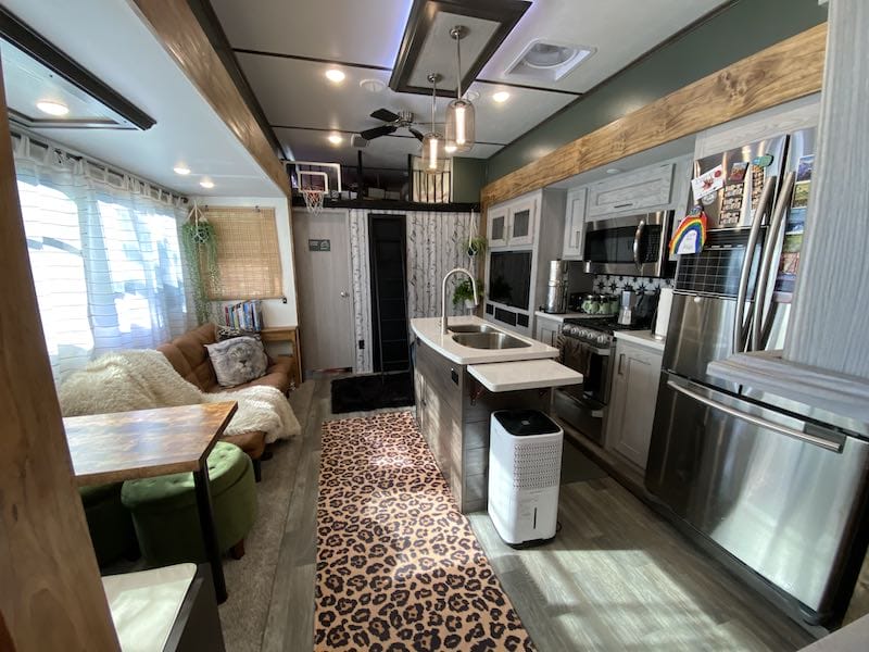 Inside 5th Wheel