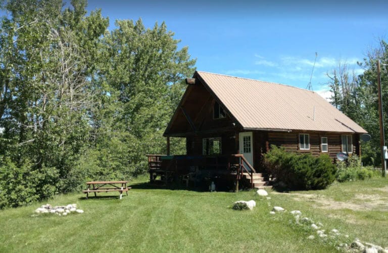 26 Unique Airbnb Montana Stays [17 With Hot Tubs]
