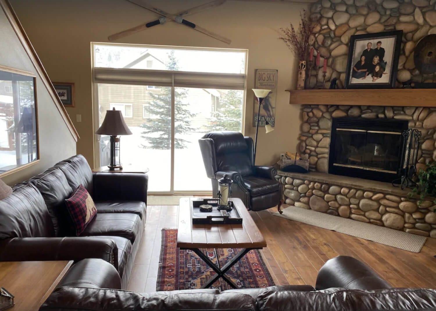 26 Unique VRBO Montana Stays [17 With Hot Tubs]