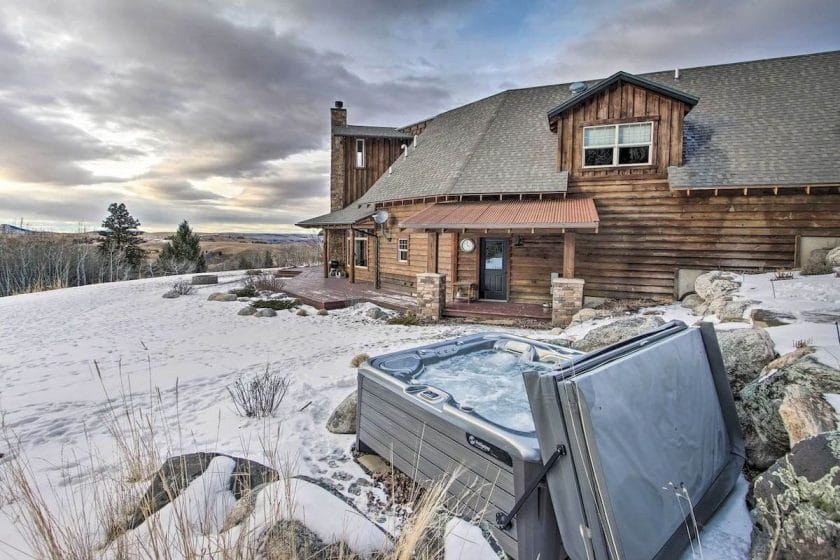 26 Unique Airbnb Montana Stays [17 With Hot Tubs]