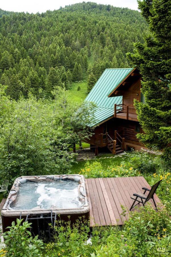 26 Unique Airbnb Montana Stays [17 With Hot Tubs]