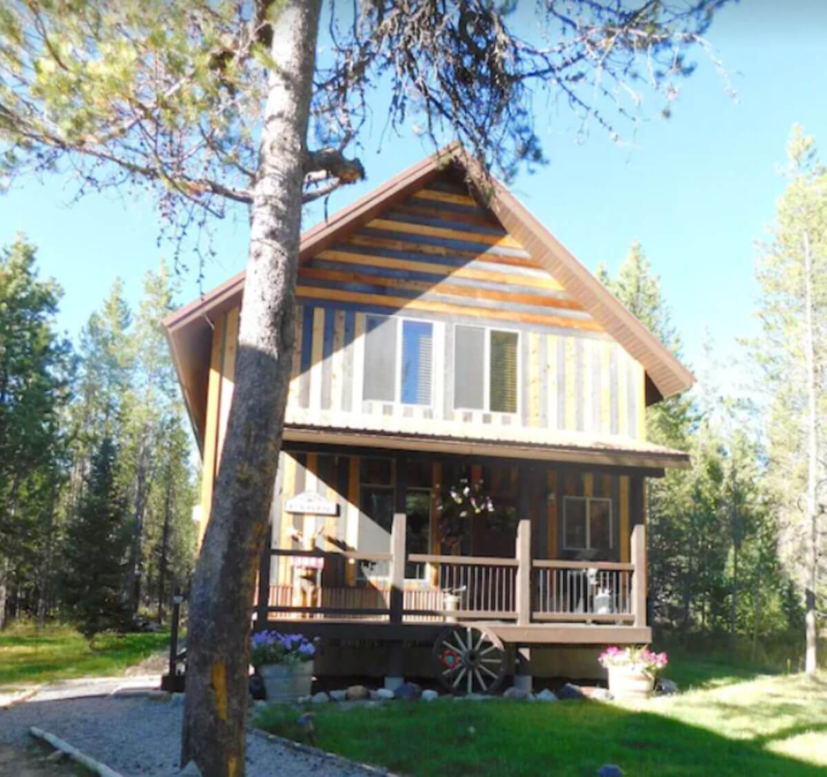 Cozy cabin VRBO Yellowstone