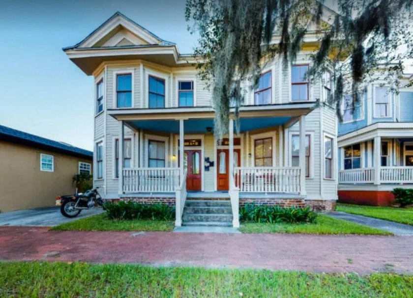 Shows a great VRBO in Savannah Georgia