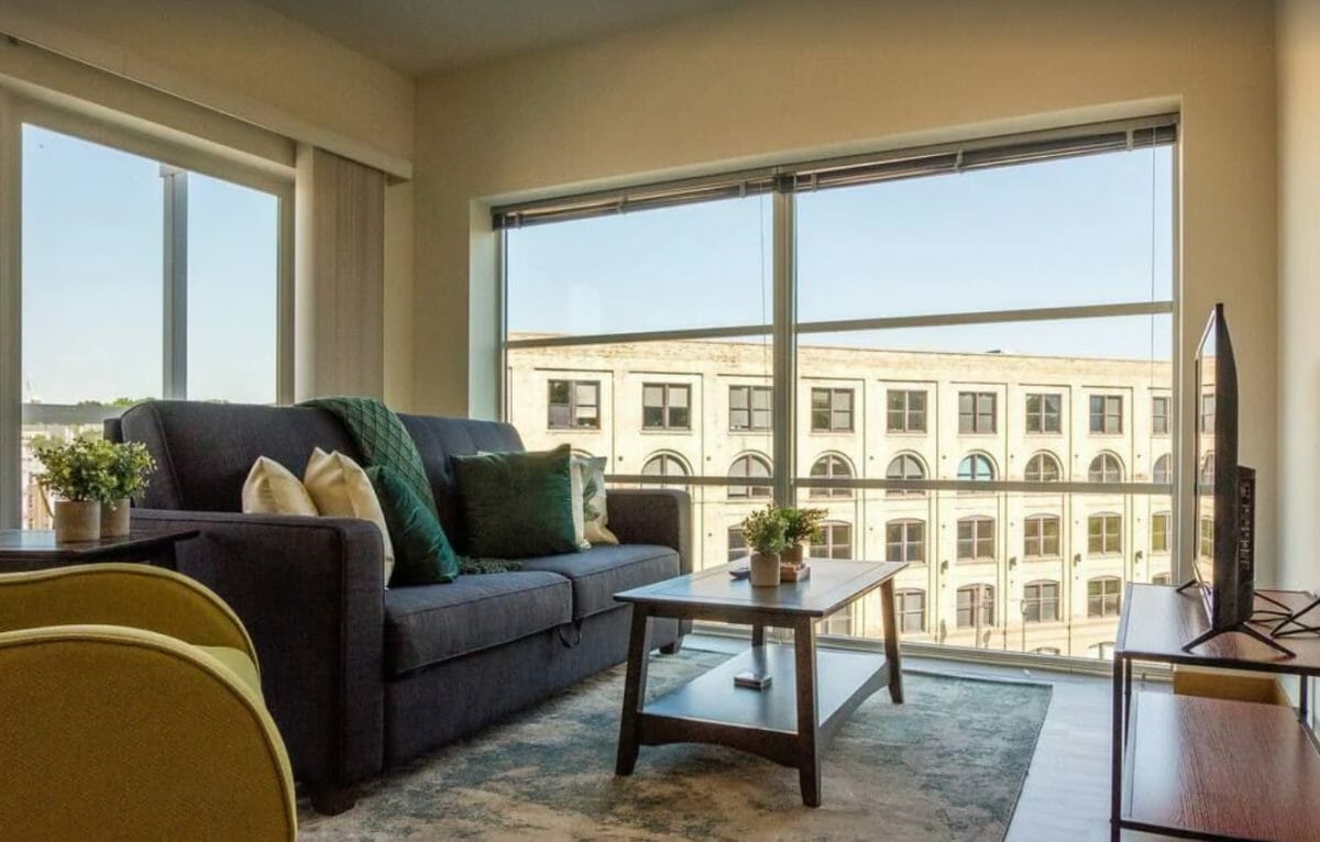 VRBO Milwaukee option - Simple 1BR Apt near the River