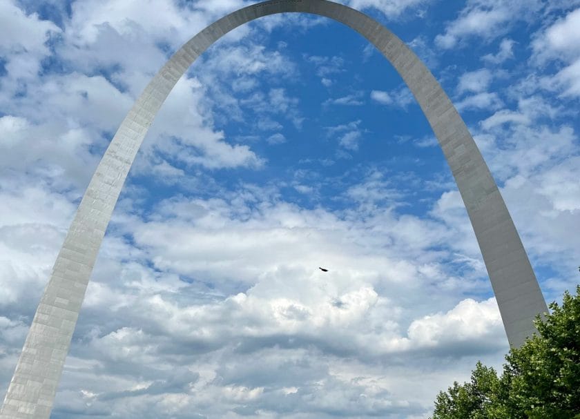 To Reach The Top Of St. Louis' Gateway Arch, You Have To Ride In A Tiny Pod  – Jeni Eats
