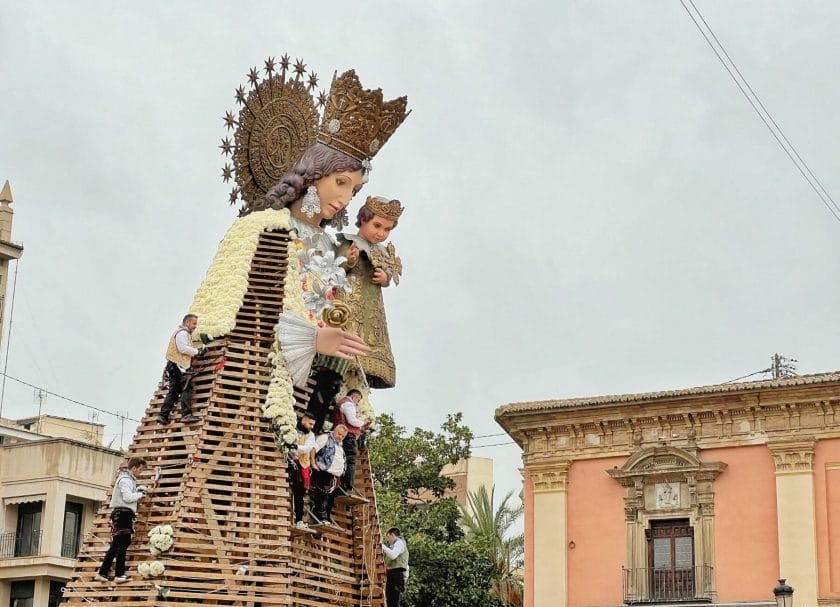 Las Fallas Festival offering of the flowers