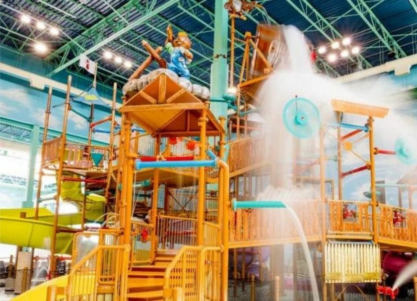 Shows Fort Mackenzie Indoor water park located inside Great Wolf Lodge, indoor water parks in Michigan