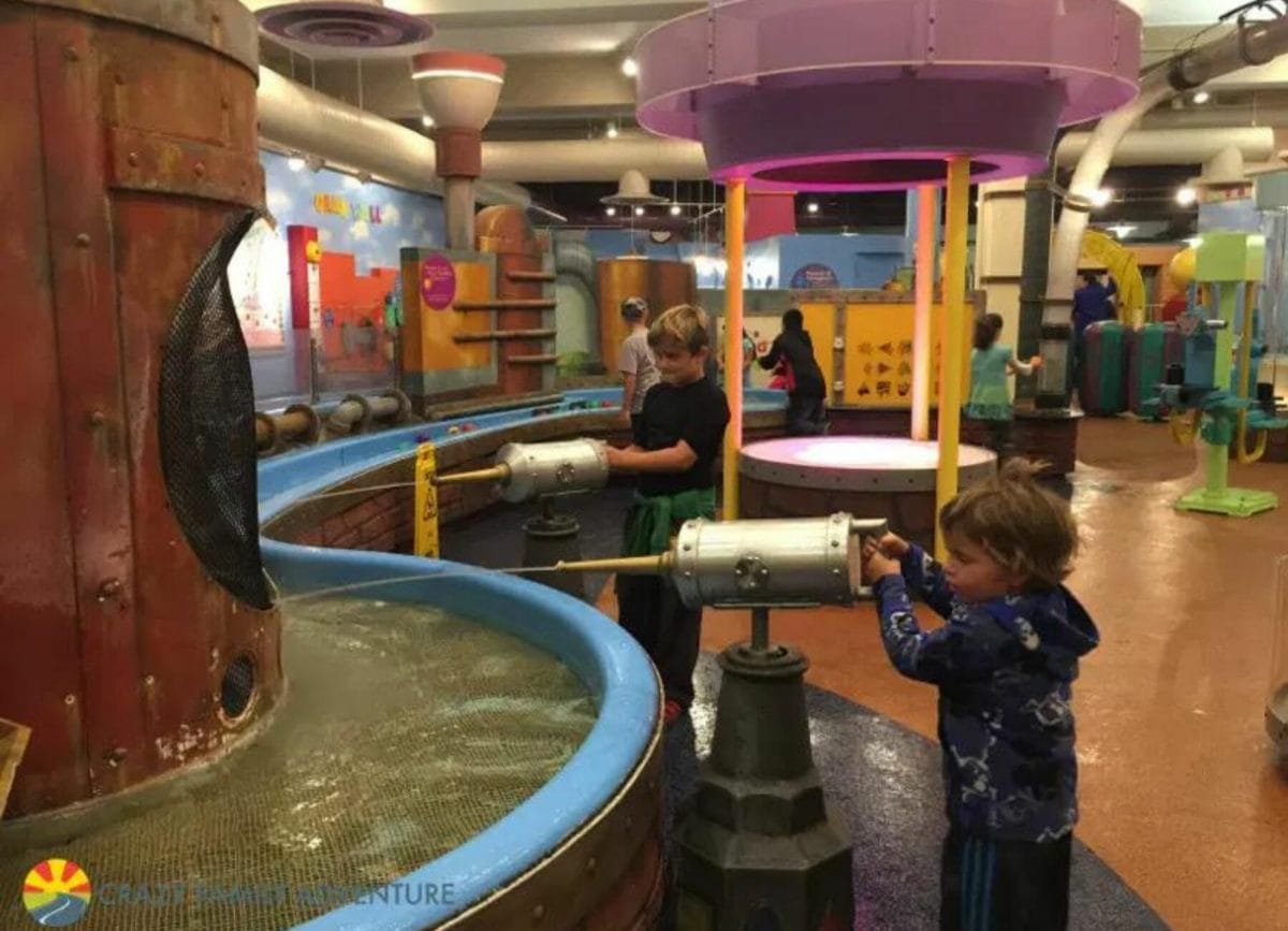 Things to do in Chicago with kids - Chicago Kids MSI Water Room