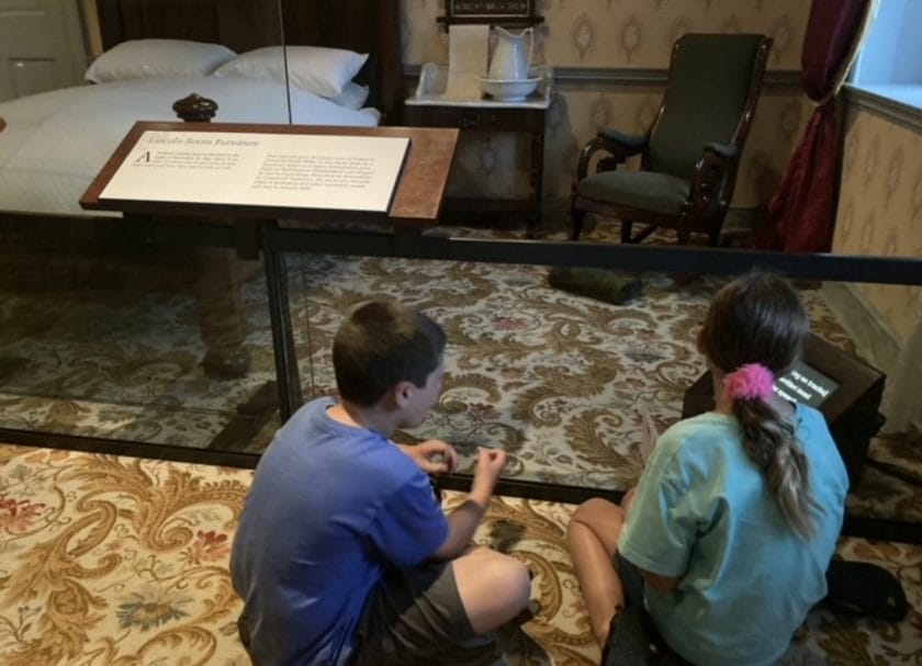 Children reading in Lincoln’s room at the David Wills House, Things to do in Gettysburg