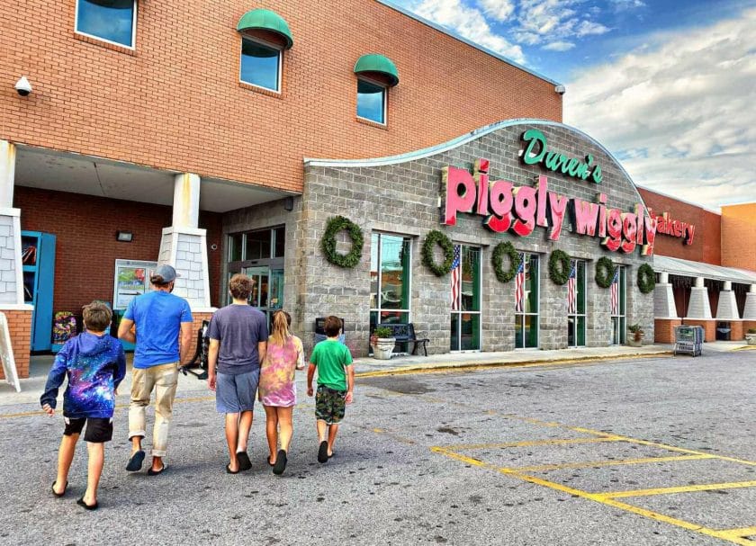 A family walking into Piggly Wiggly Port St Joe Florida