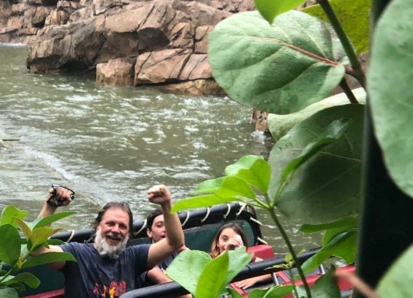 Riding down the river on Jurassic Park River Adventure, Universal Studios vs Islands of Adventure