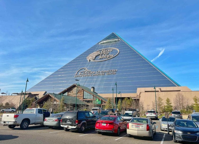 Picture of the Bass Pro Shop Pyramid.