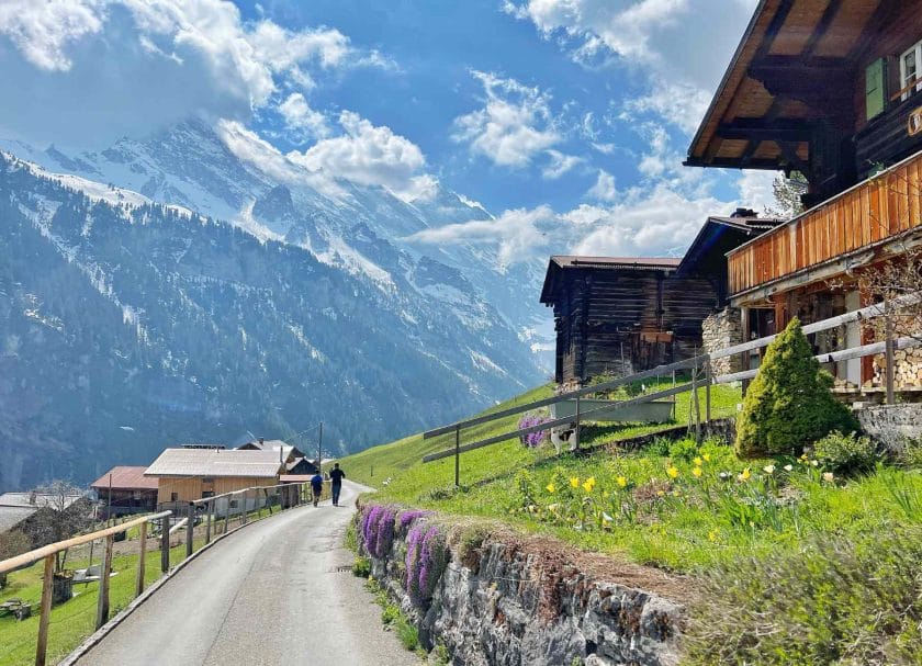 Walking to Gimmelwald